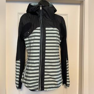 Lululemon Run Get Up And Glow Jacket!